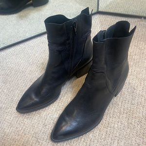 Paul Green pointed toe ankle boot